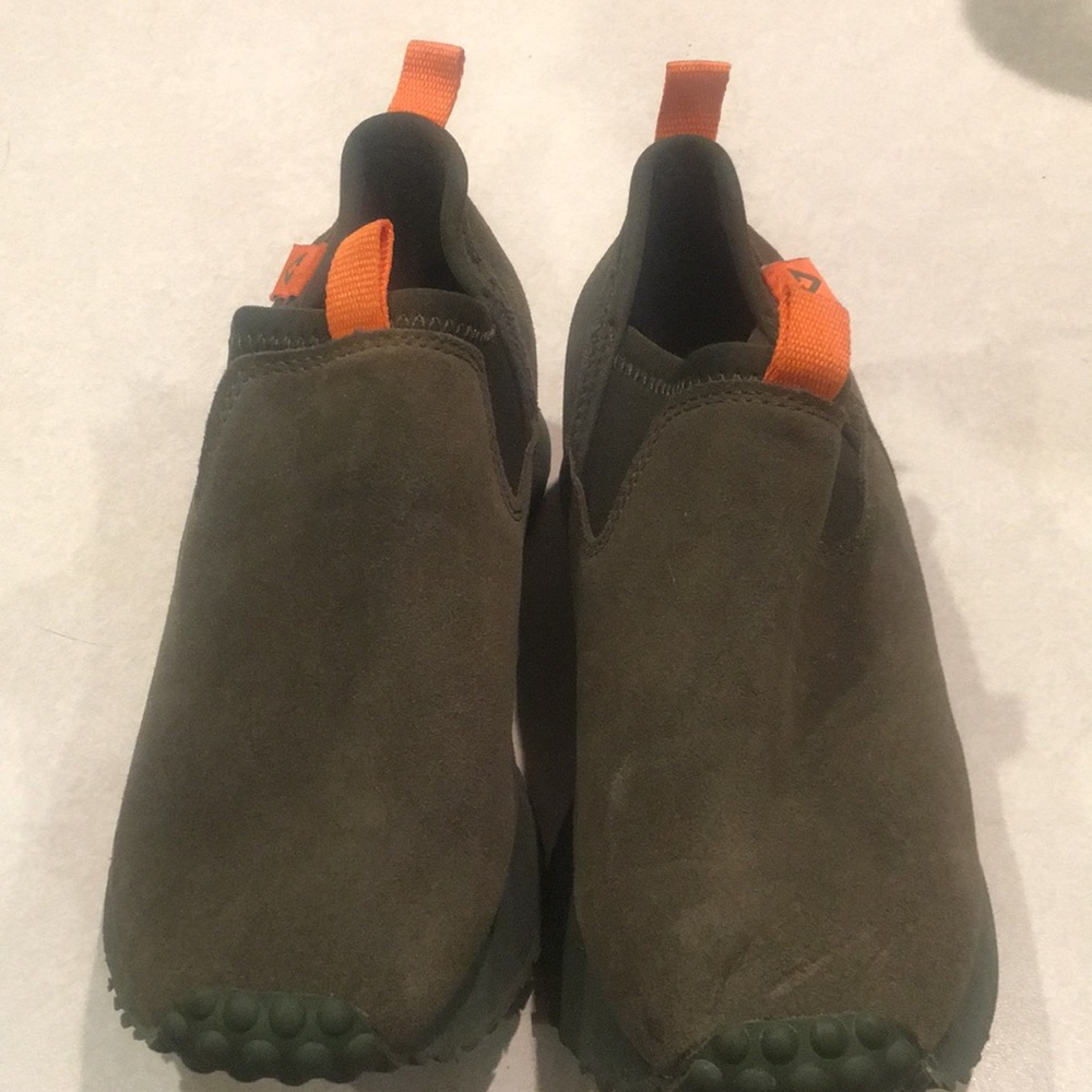 Women’s volatile brand shoes super cute. Olive